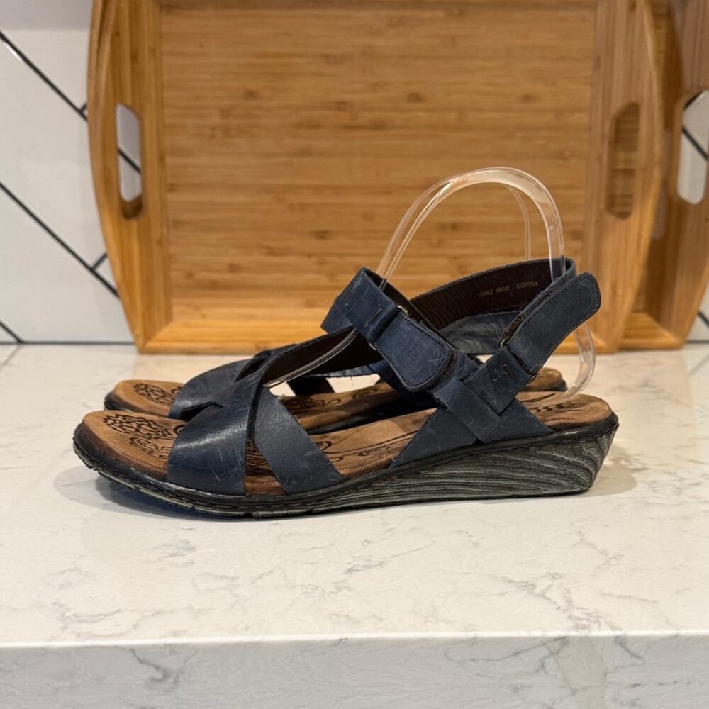 Born Boc Esmeralda blue leather size 10 Sandals mini wedge hook and loop